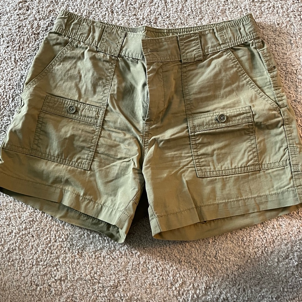 GAP Olive Green Cargo Shorts Utility Style